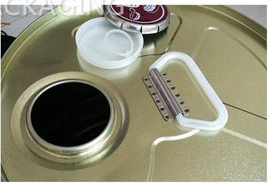 化学品の保管用として指定された18L ストレートヘッドの鋼製のドラムとバケツ